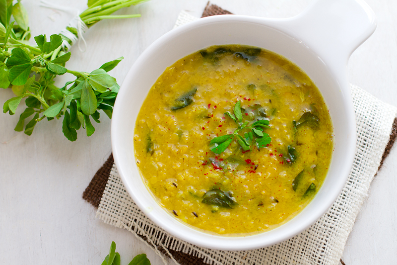 Pesarapaputho Akura Papu ( Green gram and leafy vegetable Dal )