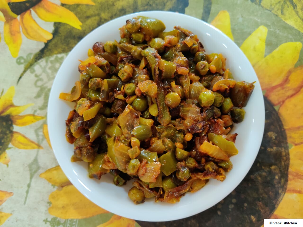 Peas and Capsicum Curry Easy